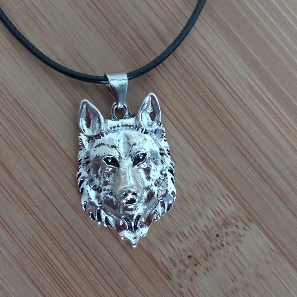 Other - 🆕 Men's Wolf Necklace